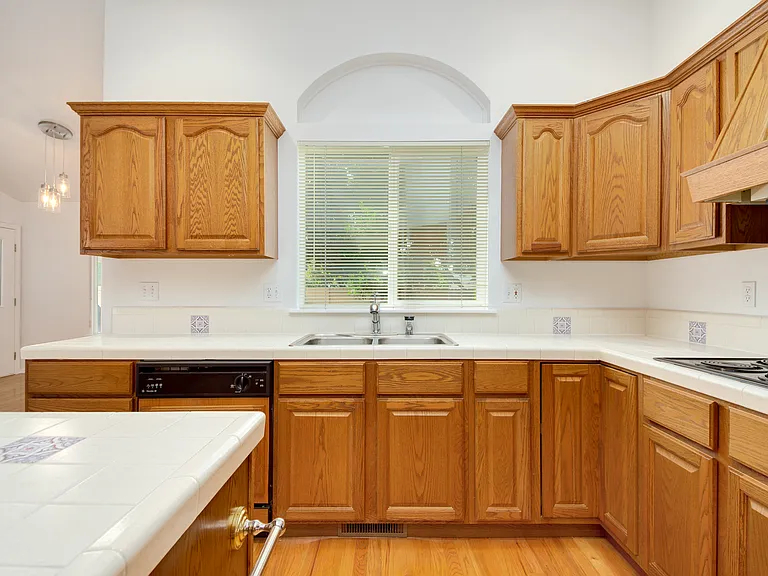 2319 E Gleneagle Dr — Photo 5