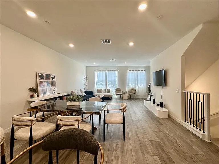 4376 Alamo Ln — Photo 2