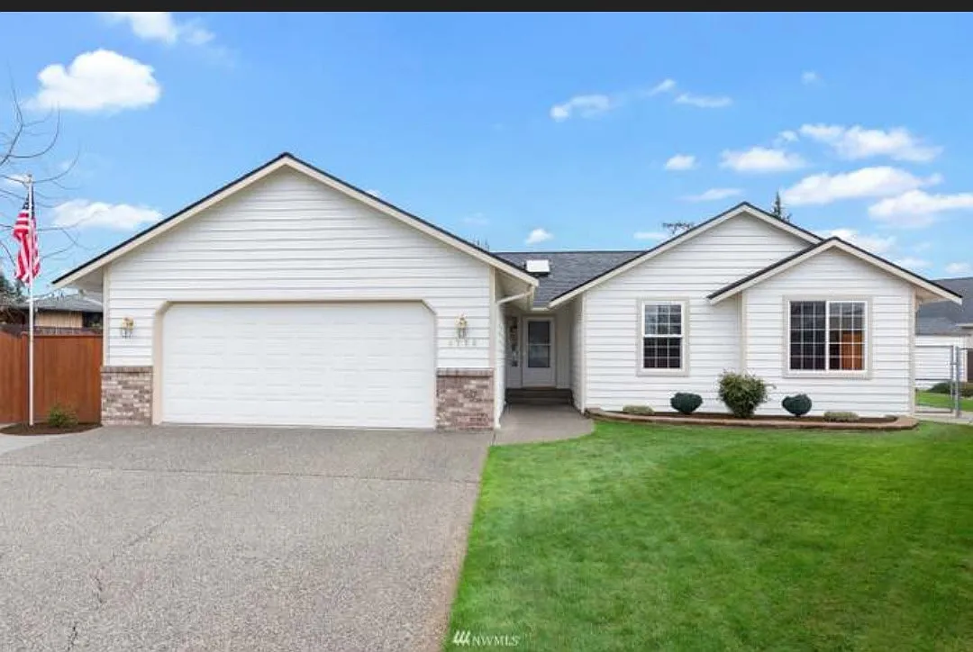 3 bed, 1358 sqft, $3,600 — Photo 1