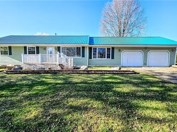 141 Orchard Dr, Little Hocking, OH 45742