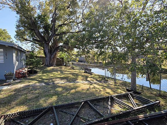 4th image of 2305 E River Drive