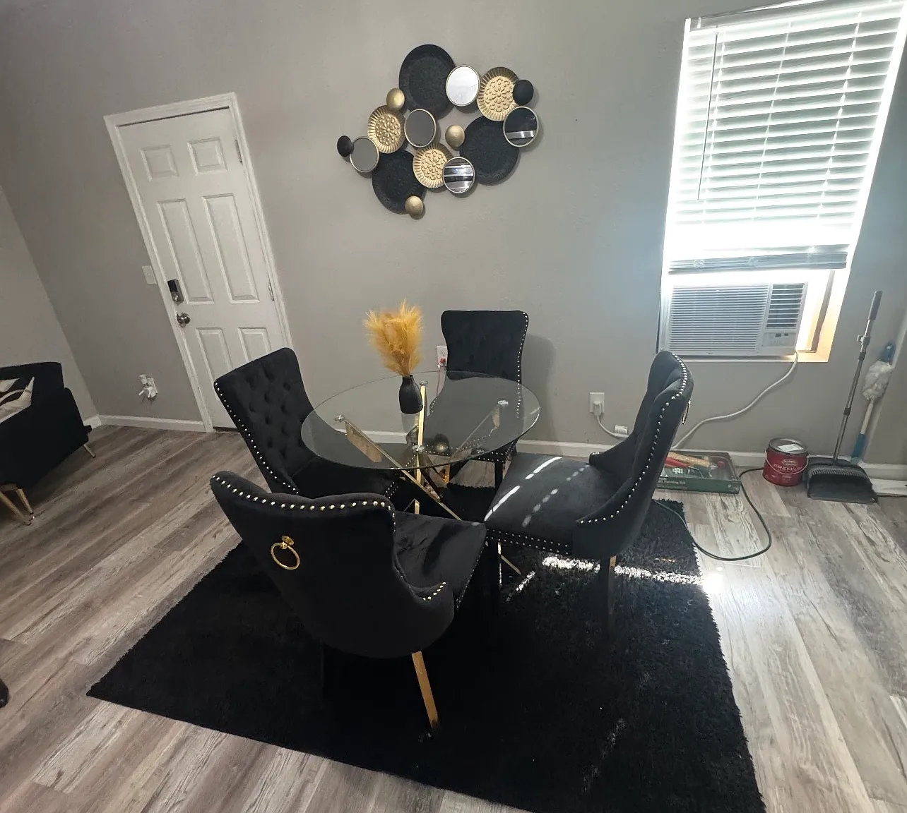 2 bed, 1.0 bath, $1,500 — Photo 2