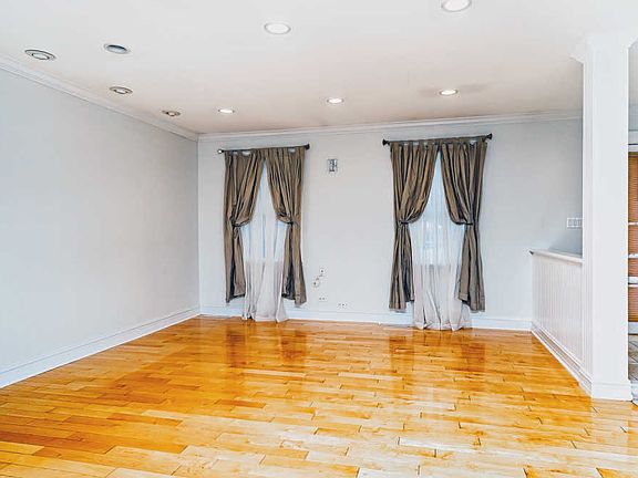 5th image of 36532 N Beverly Ave