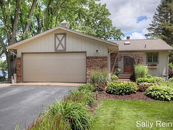 2nd image of 8145 Cowan Lake Dr NE