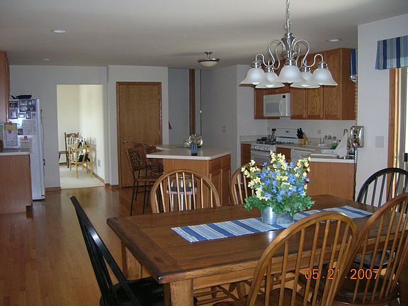 Spacious 25x19 kitchen