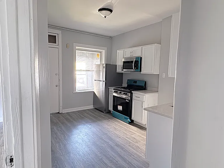 8211 S Escanaba Ave #1 — Photo 20