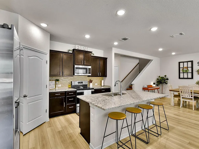 632 Friars Tuck Dr — Photo 11