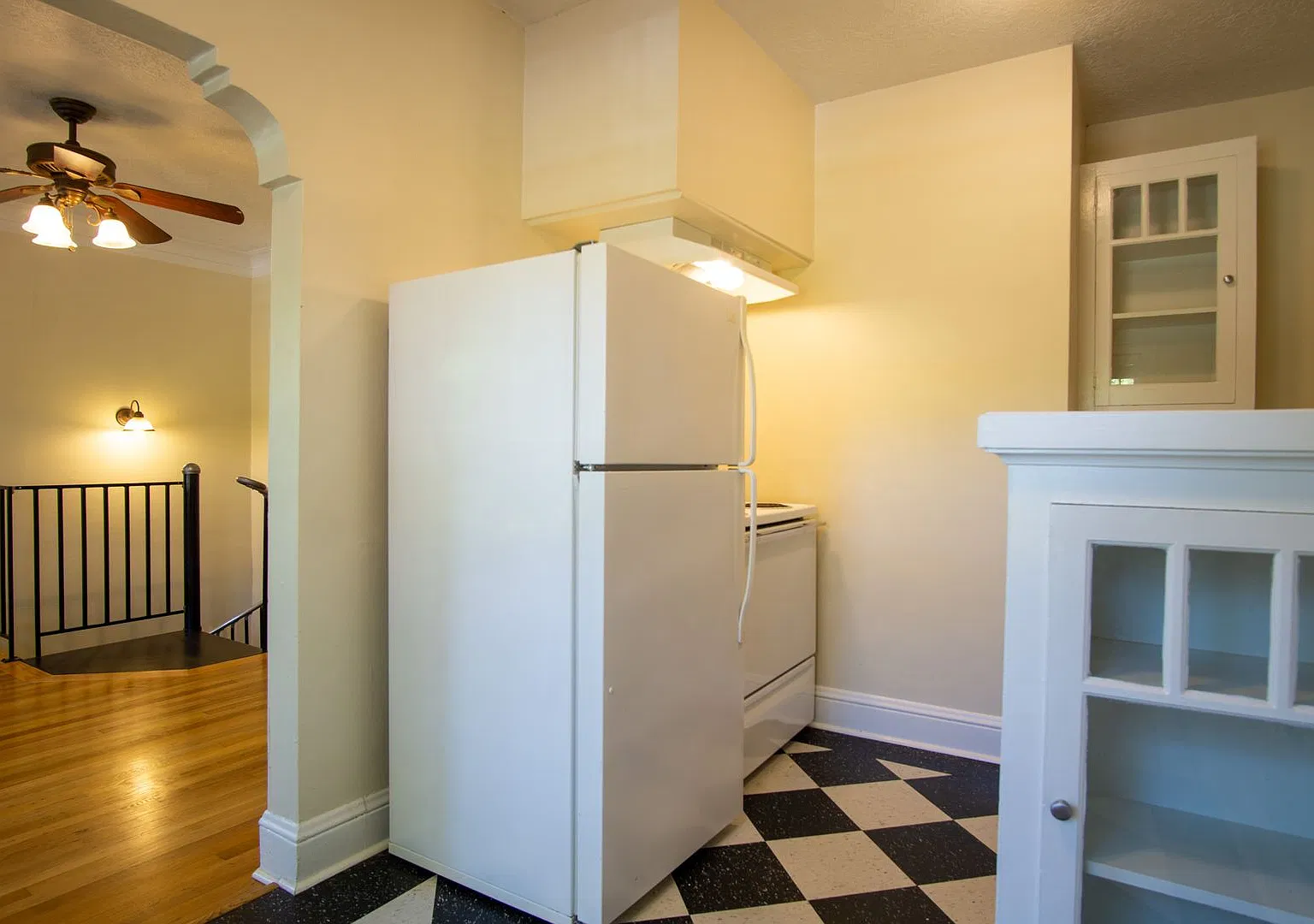 Darling 2-Story 2-Bedroom 2-Bath in Heart of Kerns! — Photo 1