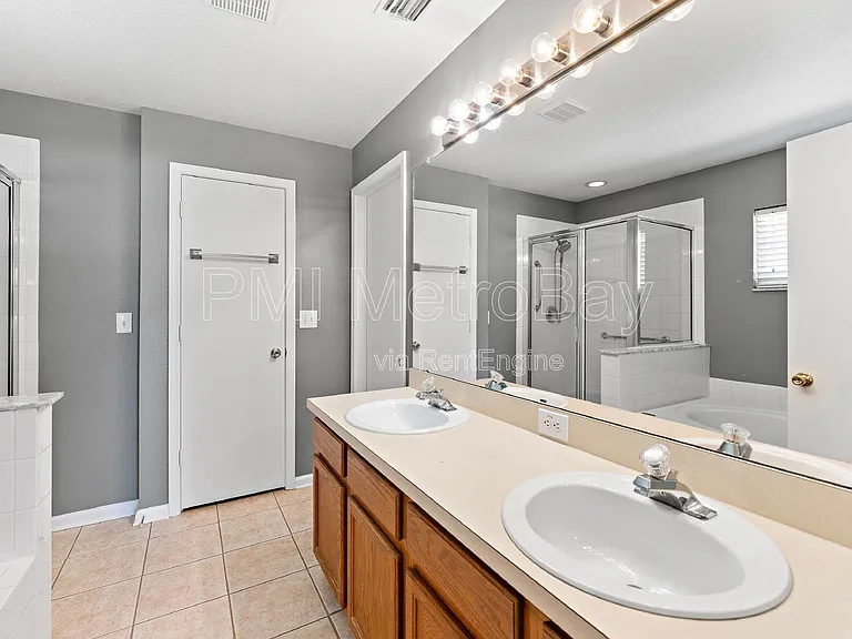 1010 Summer Breeze Dr — Photo 24
