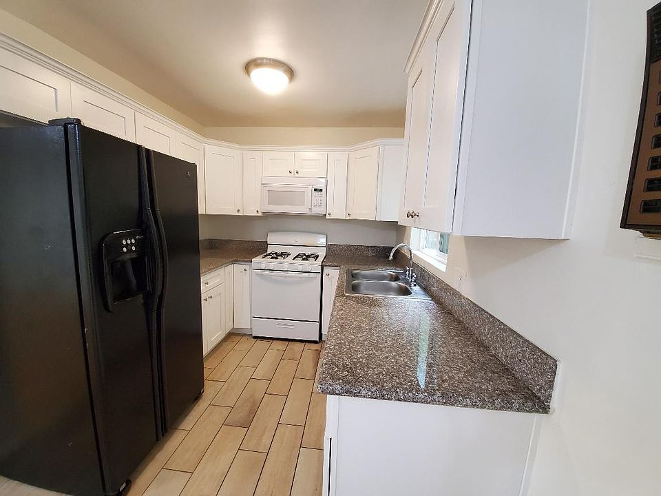 1st image of 5540 Mammoth Ave #3