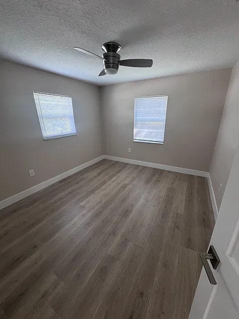 Updated 2 Bedroom 1 Bath unit — Photo 4