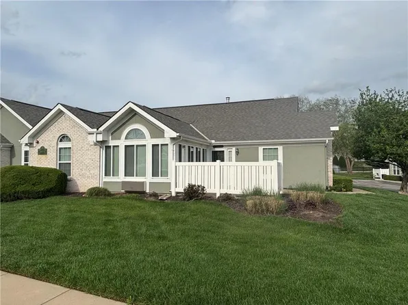 7127 Meadow View St, Shawnee, KS 66227