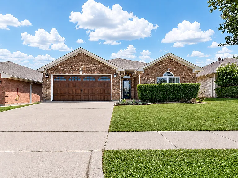 4820 Eagle Trace Dr — Photo 1
