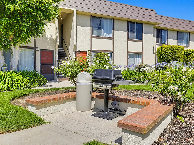 Sandpiper Apartments — Photo 12