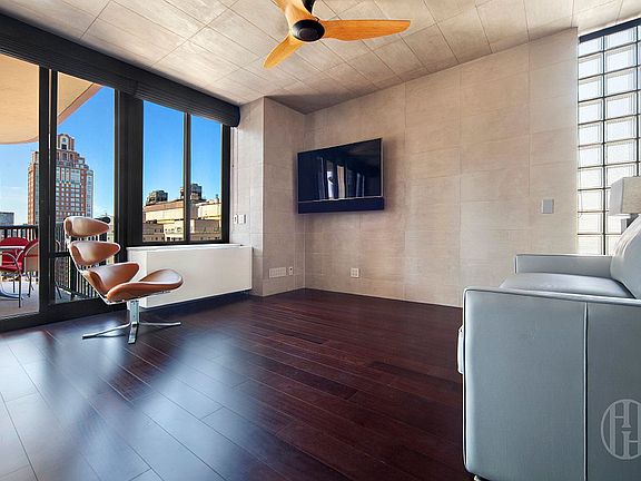 4th image of 304 E 65th St APT 21A