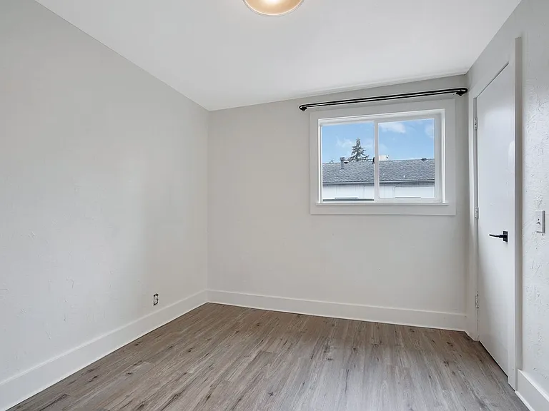1204 Commercial St NE — Photo 12