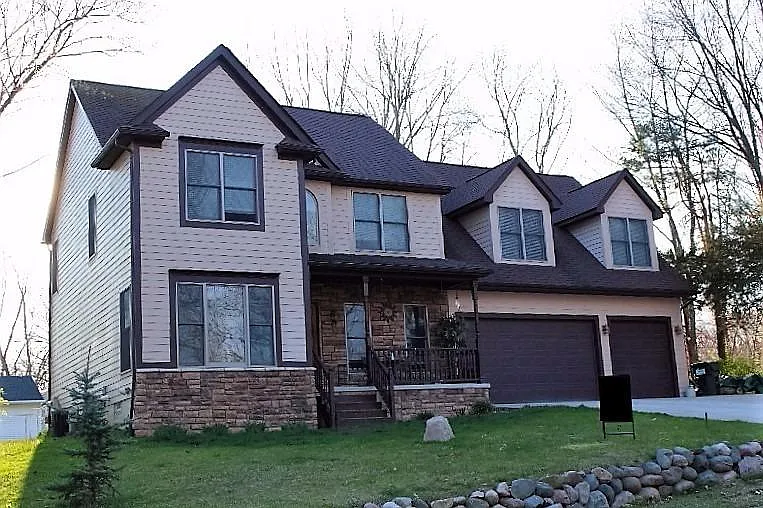 10756 Frankfort photo 1