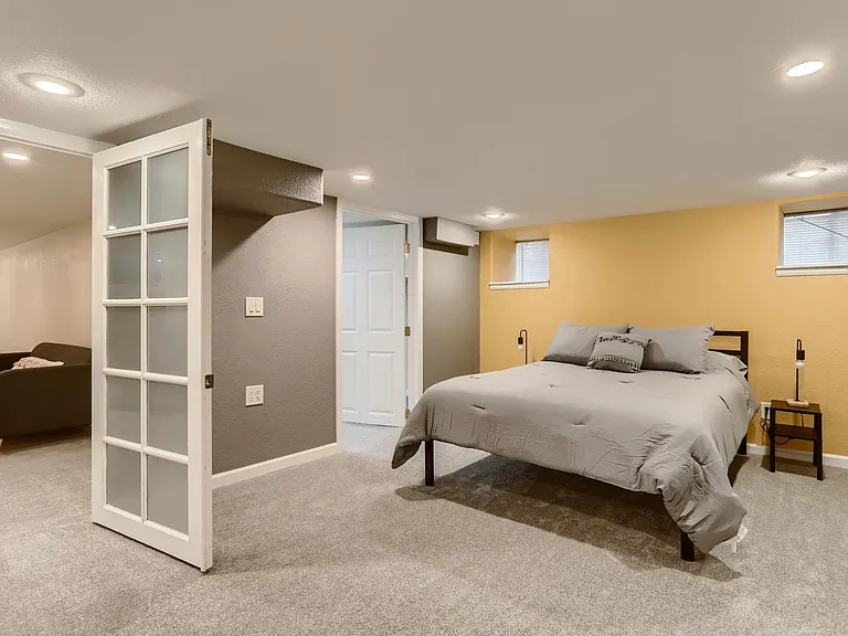860 Adams St — Photo 24
