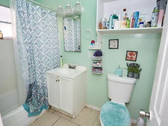 4th image of 621 W Buena Vista St #2