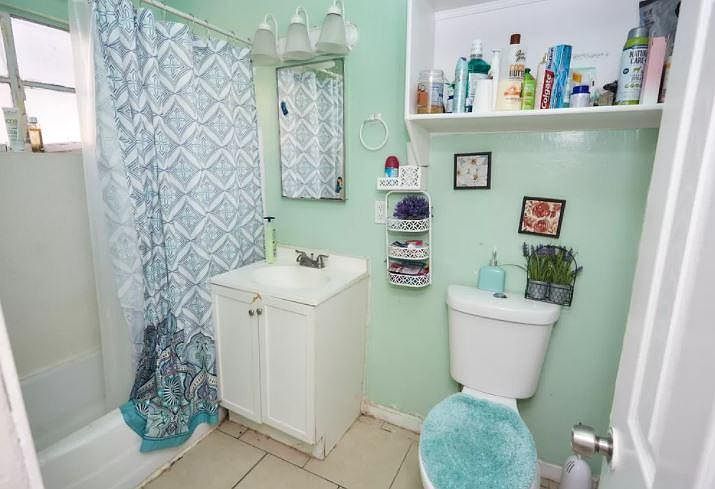 1st image of 621 W Buena Vista St #3