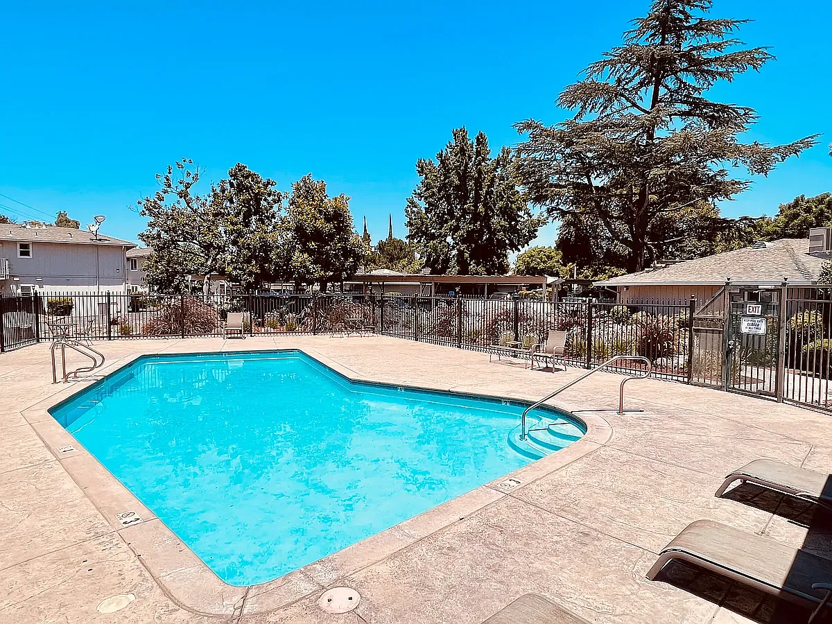 3 bed, 1100 sqft, $2,450 — Photo 1