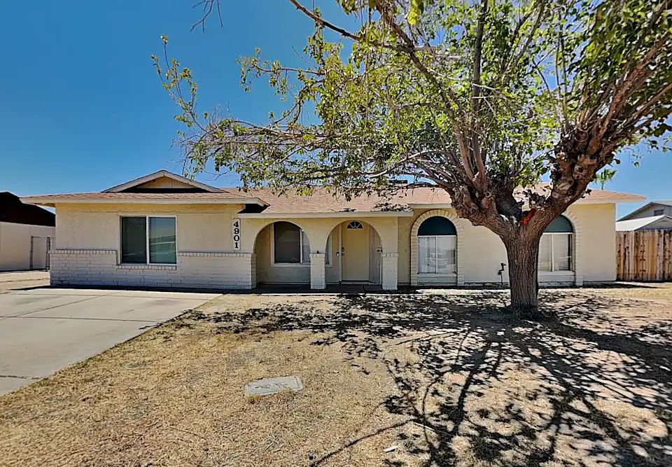 1st image of 7448 W Rose Ln