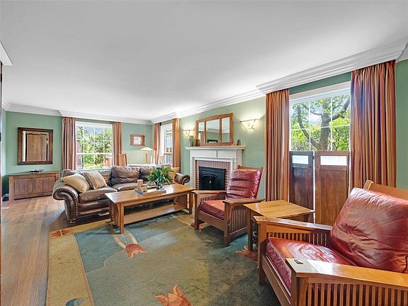 3rd image of 2440 Medford Ct E