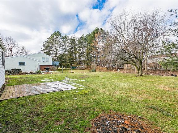 2nd image of 43 Thistlewood Ln
