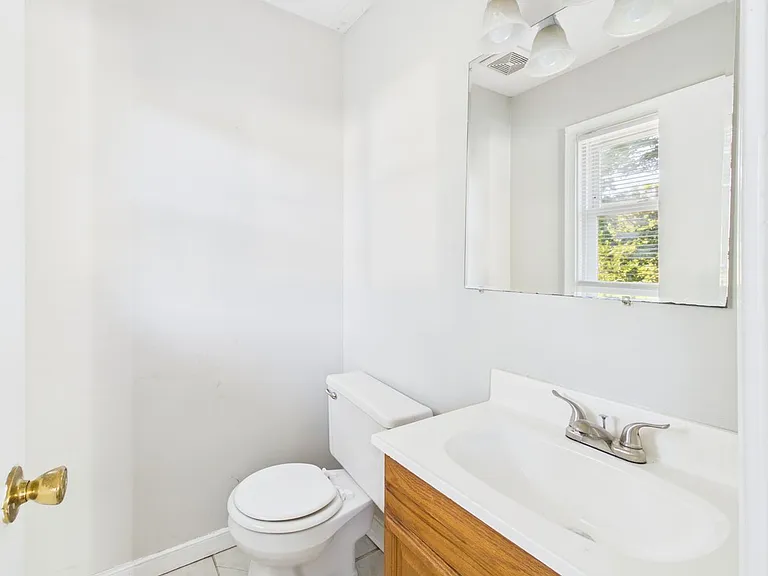 835 Winnetka Ave — Photo 17