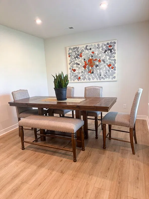 5 bed, 2.5 bath, 2748 sqft, $2,899 — Photo 3