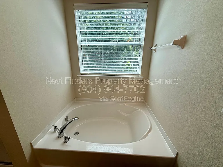 145 Woodfield Ln — Photo 32