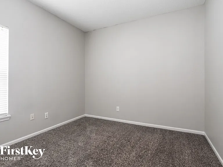 8119 Corktree Dr — Photo 10