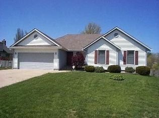 604 SE Country Ln, Lees Summit, MO 64063