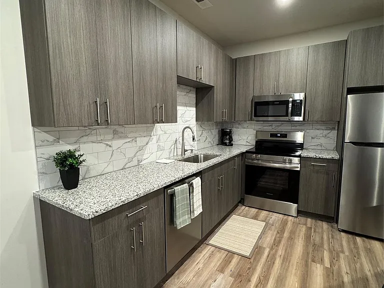 226 S Elm St — Photo 23