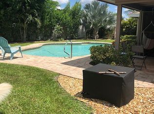 1621 S Hermitage Rd, Fort Myers, FL 33919