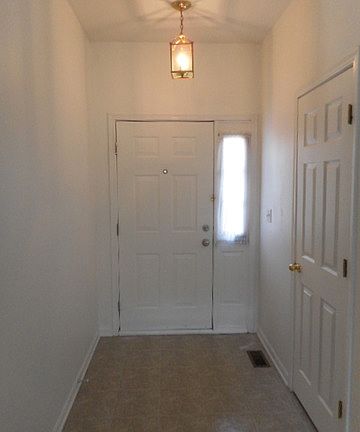 2nd image of 1005 Parkhill Cir