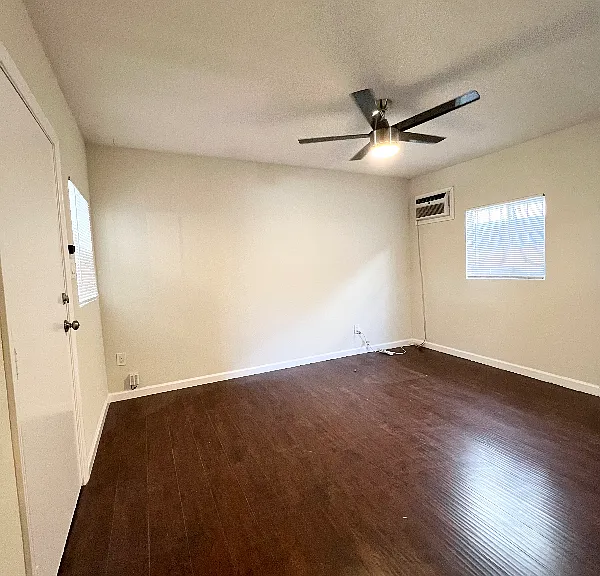 913 Cypress Ave — Photo 4