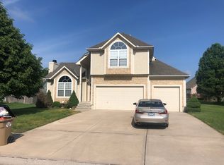 606 Roanke Dr, Raymore, MO 64083