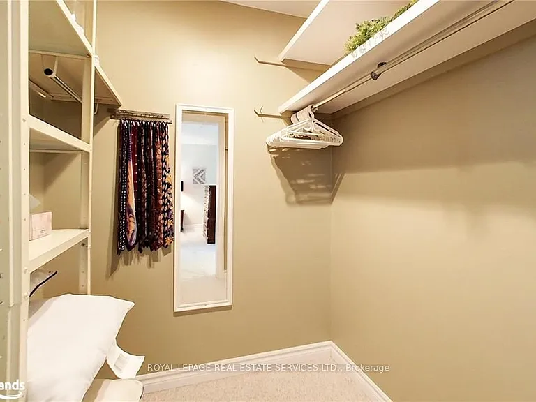 112 Bruce St S — Photo 17