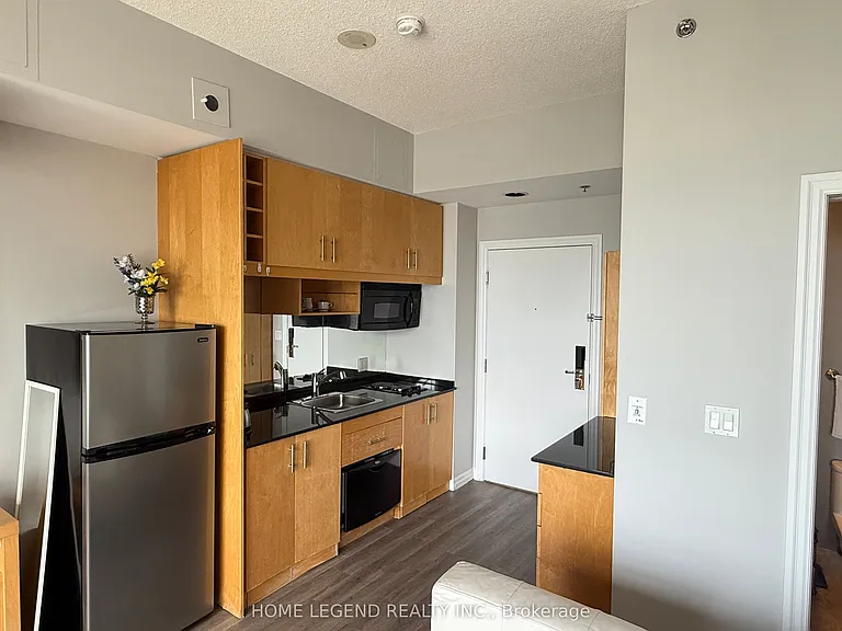 1 King St S #2705 — Photo 8