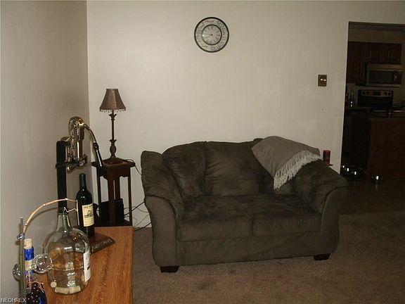 4th image of 110 Monticello Cir
