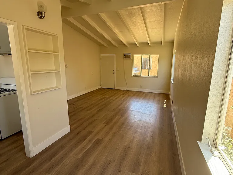 341 E Avenue Q7 — Photo 3