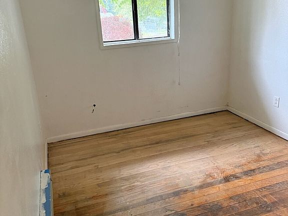 4th image of 3511 SE 6th Street