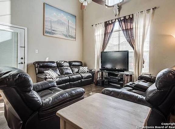 4th image of 2711 Crown Holw