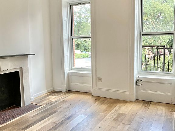 3rd image of 19 Greenwich Ave APT 3A