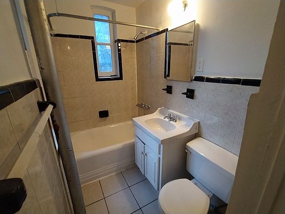 5th image of 20 Columbia Pl APT 38