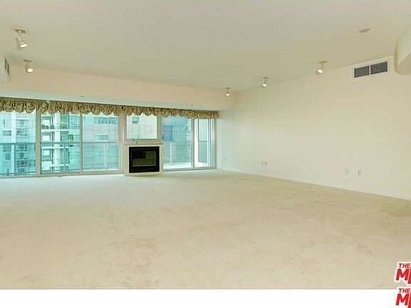 4th image of 13600 Marina Pointe Dr Unit 1712