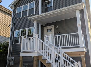 28 Grosvenor Ave #1, Providence, RI 02908