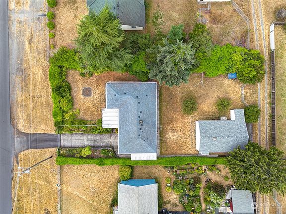 2nd image of 415 163rd Street S