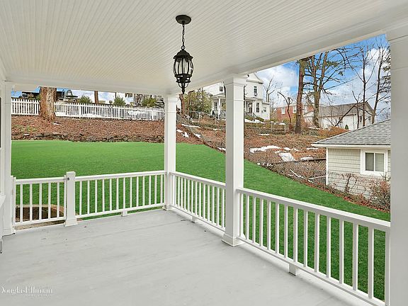 4th image of 550 Ashford Ave